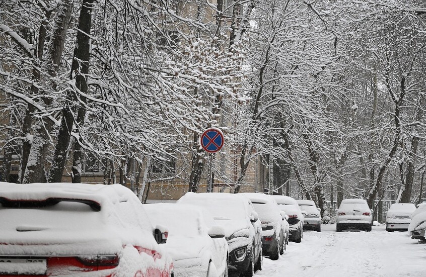 مع حلول شهر مايو.. موسكو وضواحيها تتعرض لموجة قياسية من المطر والثلج (صور+فيديو)