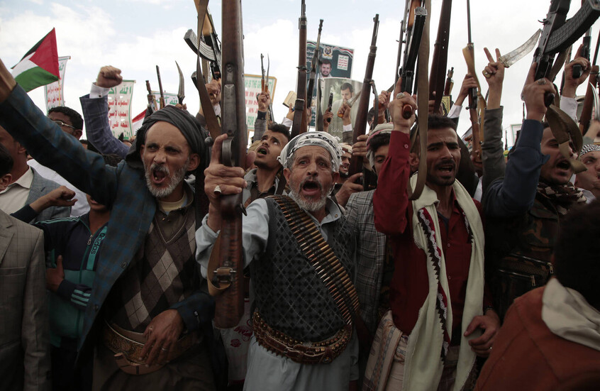 الحوثيون يعلنون استهداف قاعدة "رامات دافيد" الجوية شرق حيفا