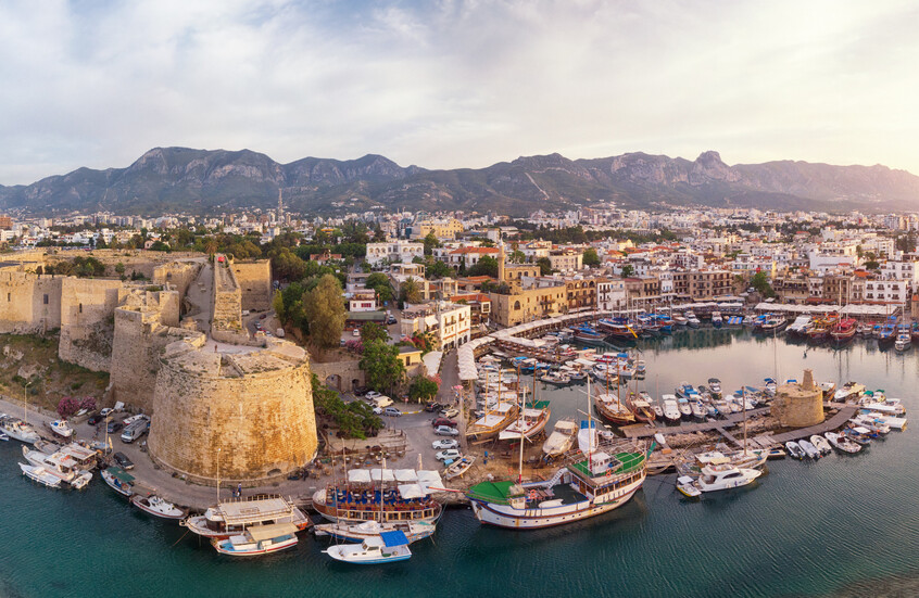 خط بحري لنقل الركاب بين مرفأي لارنكا وجونية