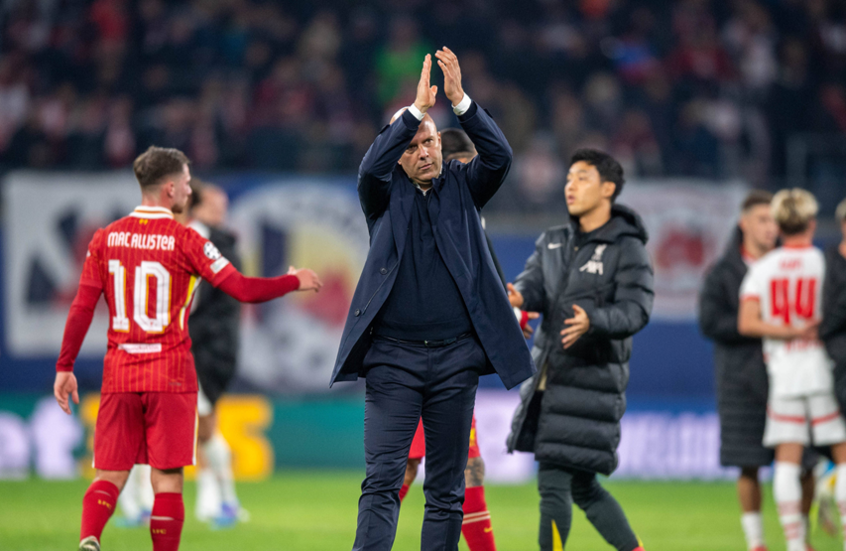 سلوت يكيل المديح لنجم ليفربول قبل مواجهة تشيلسي