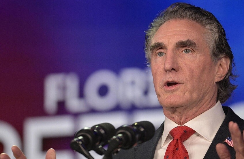 وزير الداخلية الأمريكي يحذر من خطر انقطاع التيار الكهربائي على نطاق واسع في البلاد