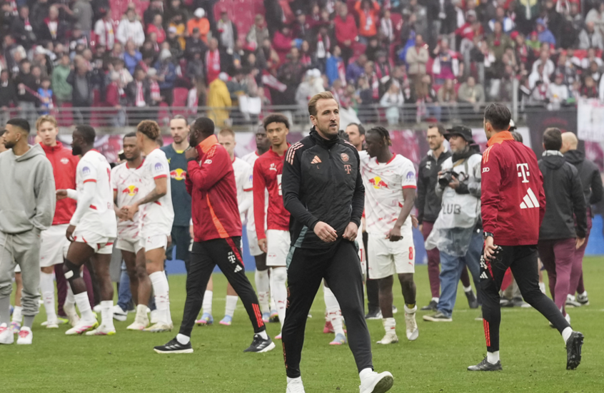 'لعنة" هاري كين تلاحقه في مباراة التتويج.. نزل إلى الملعب للاحتفال فاهتزت شباك بايرن بهدف قاتل!