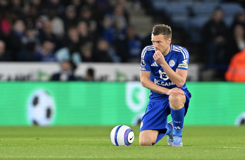 لقطة الموسم.. جيمي فاردي يطلق صافرة إيقاف مباراة ليستر وساوثهامبتون بدلا من الحكم