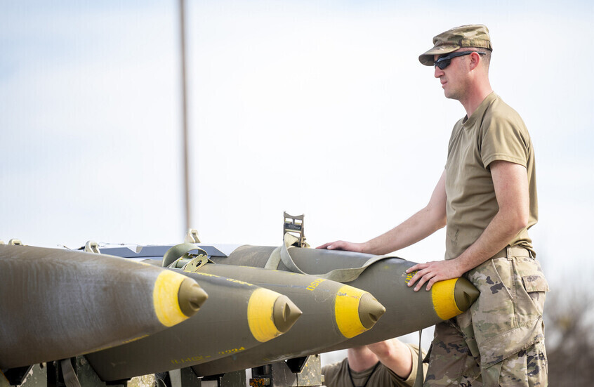 "التحالف الدولي" يجري تدريبات ومناورات في محيط أكبر قواعده بسوريا