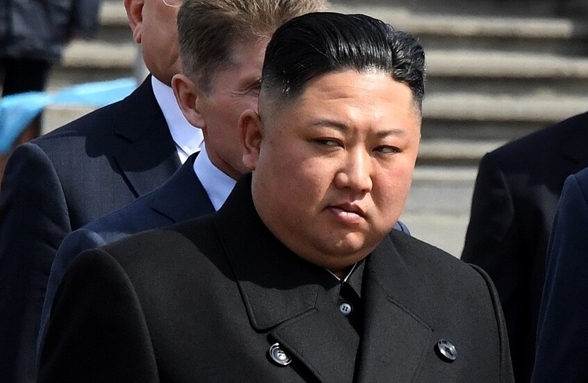 الزعيم الكوري يؤكد ضرورة استبدال دبابات حديثة بالمدرعات القديمة