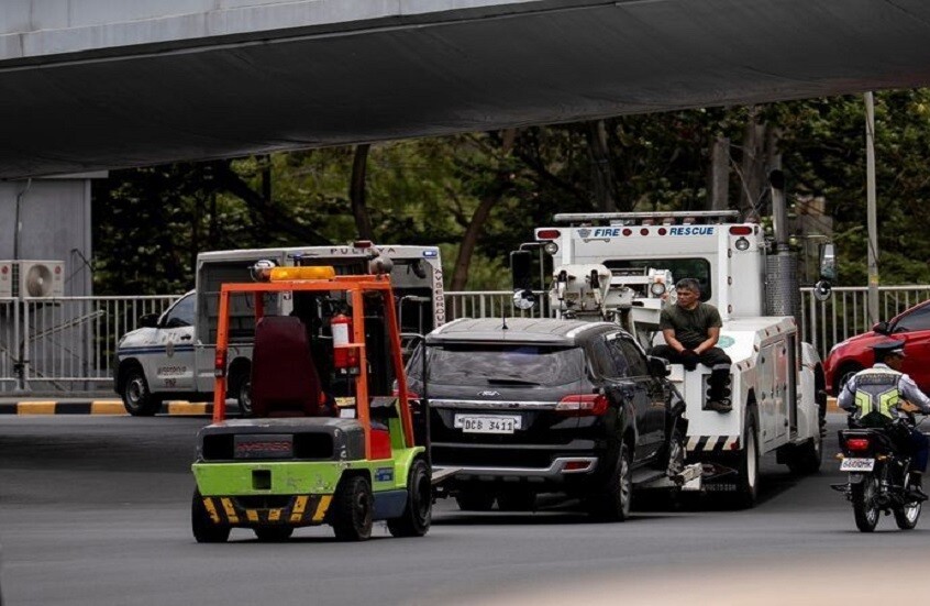 مصرع شخصين في حادث مروع بمطار مانيلا (صور+فيديو)
