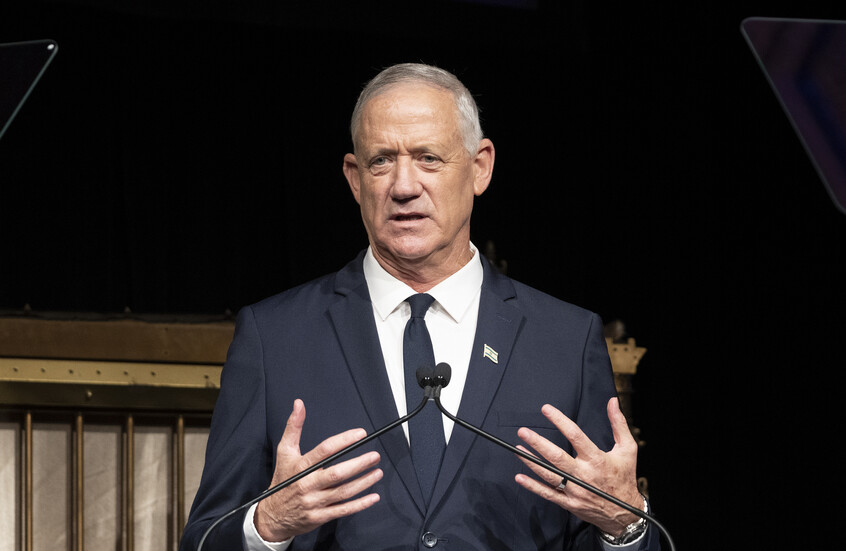 غانتس يدعو لرد فعل عنيف في طهران إثر سقوط صاروخ يمني بتل أبيب