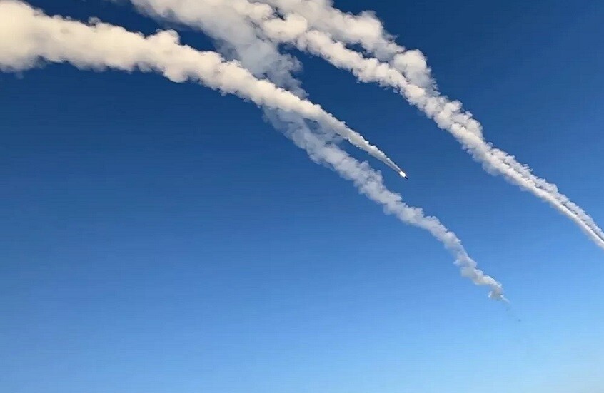 الدفاع الروسية: ضرب قاذفة صواريخ أوكرانية مضادة للسفن ومطارات ومصانع عسكرية