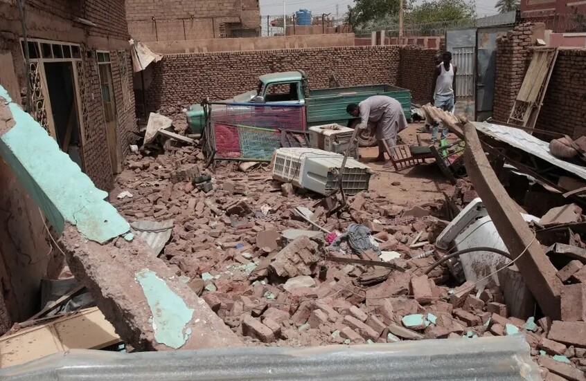 "سودان تربيون": مئات الجثث في طرق ومنازل "زمزم" لم تدفن رغم مرور ثلاثة أسابيع