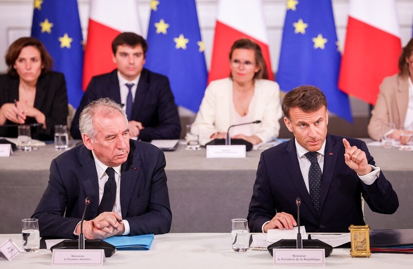 فرنسا.. ماكرون يبدي تحفظاته بشأن استفتاء يخطط له رئيس وزرائه