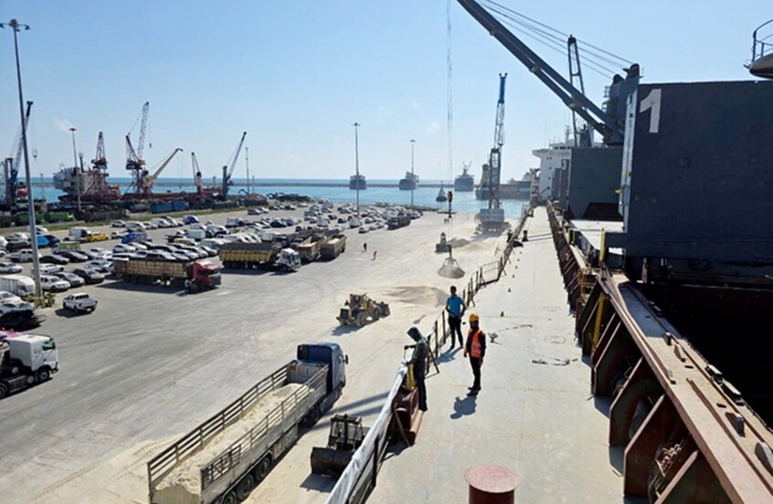 سوريا.. ثالث باخرة فوسفات عالي الجودة تستعد للإبحار إلى رومانيا (صور)