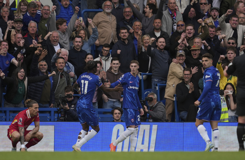 تشيلسي يضرب ليفربول بثلاثية وينعش حظوظه للمشاركة في دوري الأبطال