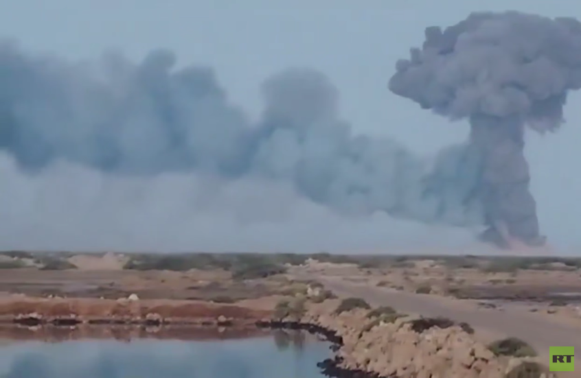 السودان.. وميض مبهر تبعه انفجار يصم الآذان في بورتسودان (فيديو)