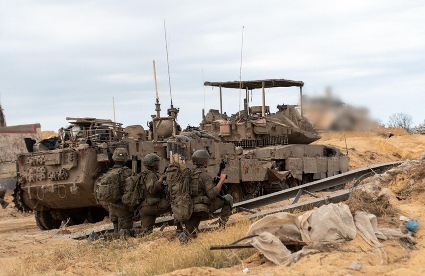 "أكسيوس": عملية إسرائيل الموسعة في غزة مرهونة بجولة ترامب في الشرق الأوسط