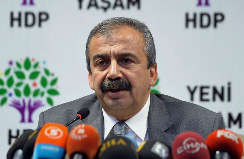 أوجلان ينعى عضوا في "وفد إمرالي" ويدعو لإكمال عملية السلام