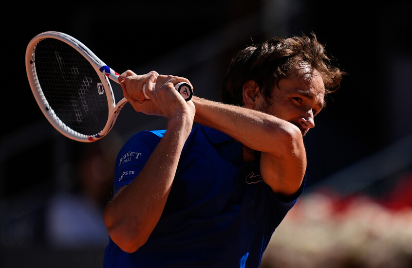 مدفيديف يستعيد لقب المصنف الأول على مستوى روسيا