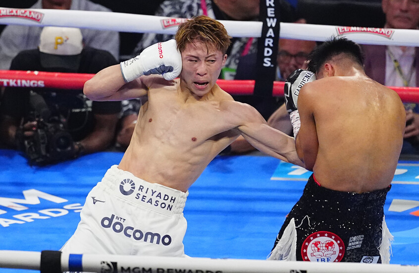 بضربة قاضية.. "الوحش" الياباني يتجاوز السقوط ويحتفظ بلقبه العالمي (فيديو)