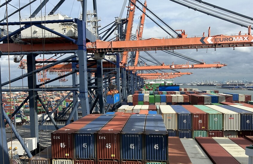 ميناء روتردام ينفي انخفاض حركة الشحن بين الصين وأوروبا