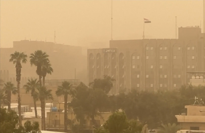 عاصفة رملية شديدة تغطي بغداد