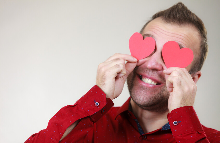 لماذا يميل الرجال إلى الوقوع في الحب أسرع من النساء؟