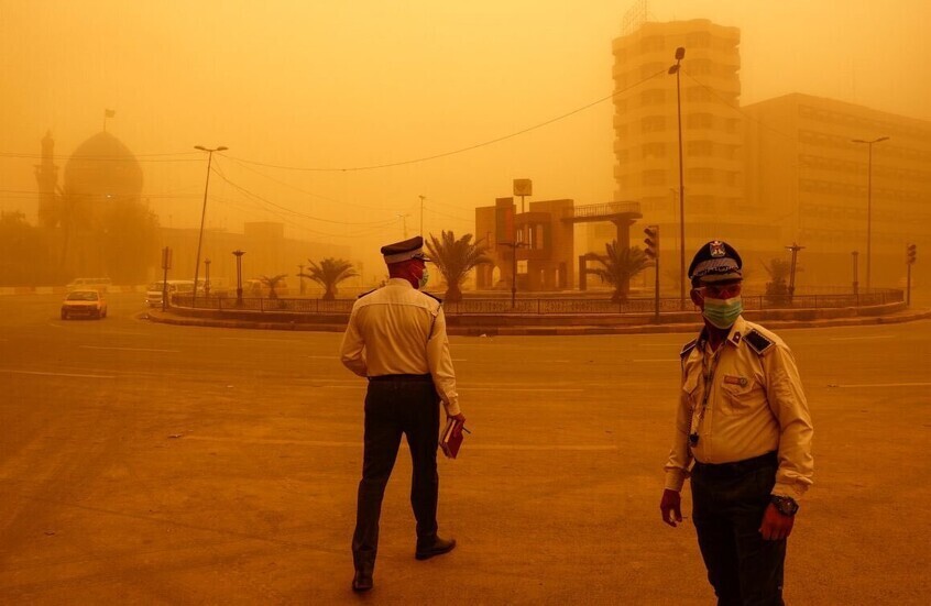 عاصفة رملية كثيفة قادمة من إيران تجتاح السعودية والعراق وقطر (فيديو)