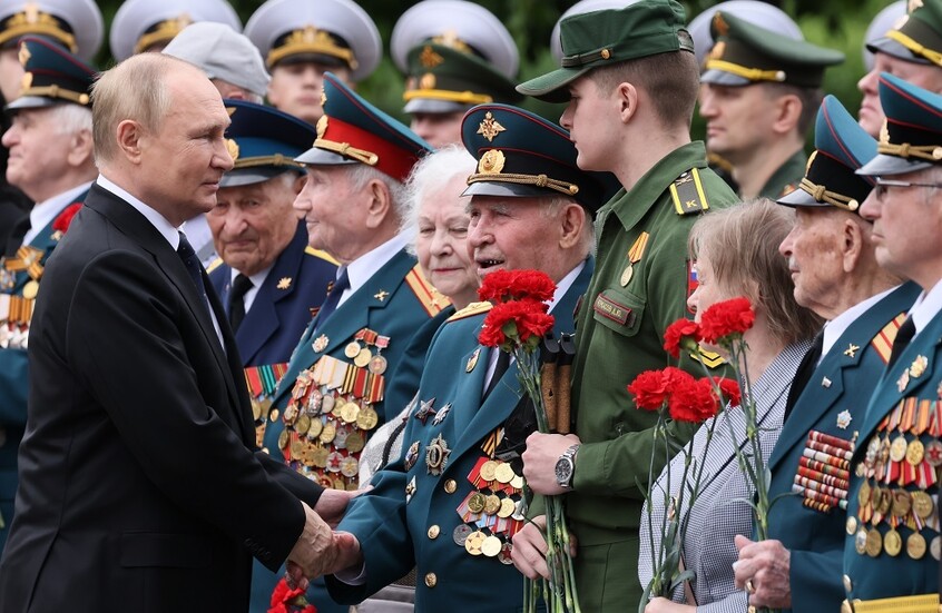 بوتين في تهنئة للمحاربين القدامى: لقد أنقذتم البشرية من خطر مميت