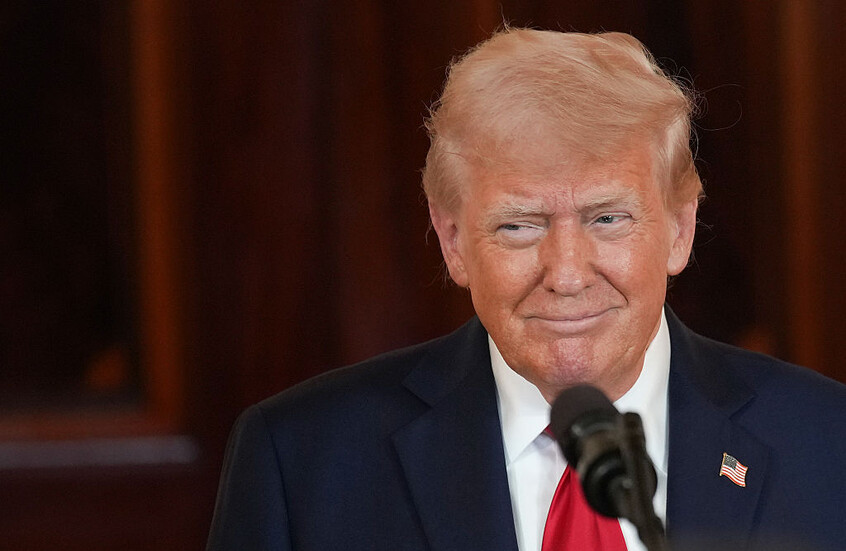 ماذا قال ترامب وزوجته عن صورته بزي بابا الفاتيكان؟