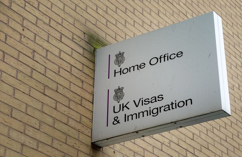 بريطانيا تخطط لتقييد منح التأشيرات لبعض الجنسيات.. فما هي؟