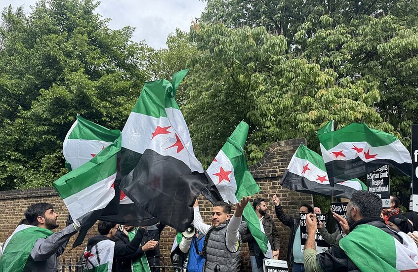 "يديعوت أحرونوت" تكشف عن لقاء سري سوري إسرائيلي في عاصمة أوروبية.. ماذا دار فيه؟