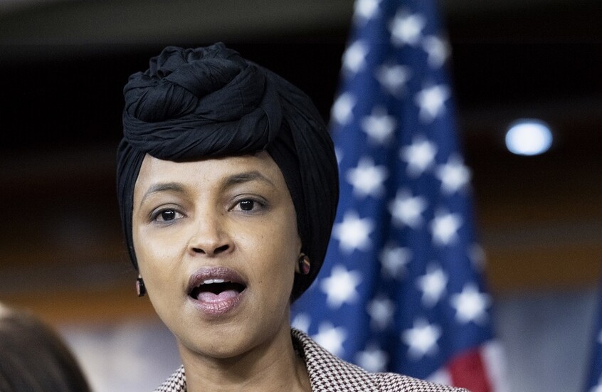 غزة و"خطر الرجال البيض"..  جدل حامي الوطيس بين فانس وإلهان عمر