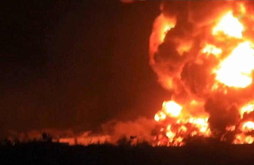 لقطات لمصنع إسمنت بمحافظة الحديدة بعد تعرضه للغارات الإسرائيلية