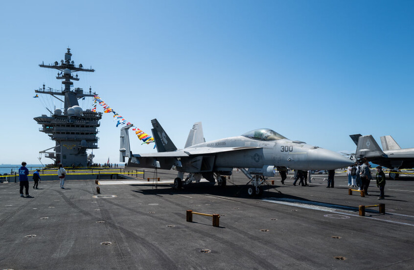 حاملة الطائرات الأمريكية "كارل فينسون" تدخل بحر العرب