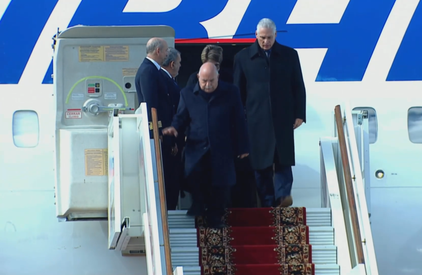 رئيس كوبا يصل موسكو لحضور احتفالات عيد النصر على النازية