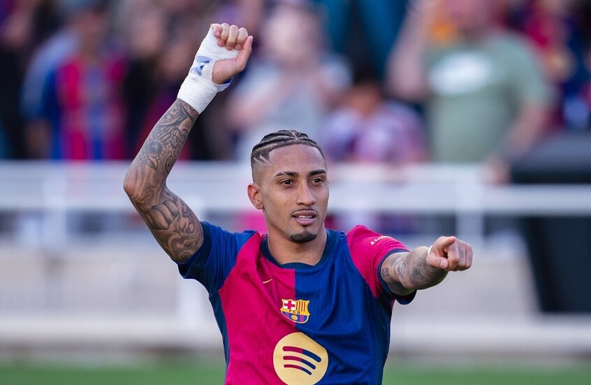 رافينيا يوجه سهامه نحو تشافي: لم يثق بي.. ولا أصدق ما فعله أمام مانشستر يونايتد