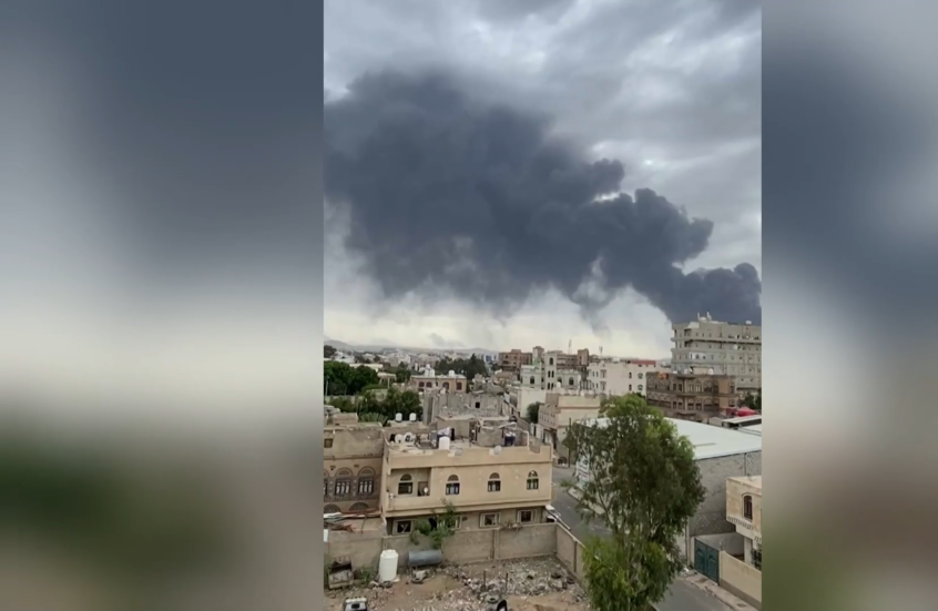 أعمدة الدخان تتصاعد في صنعاء بعد قصف إسرائيلي