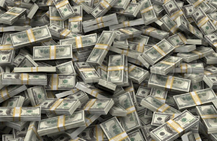 "بتريليونات الدولارات".. ملياردير مصري  يحذر من "أكبر احتيال في التاريخ"