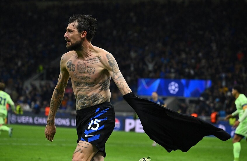 مدافع برشلونة إينيغو مارتينيز يعلق على واقعة "البصق" على لاعب إنتر ميلان (فيديو)