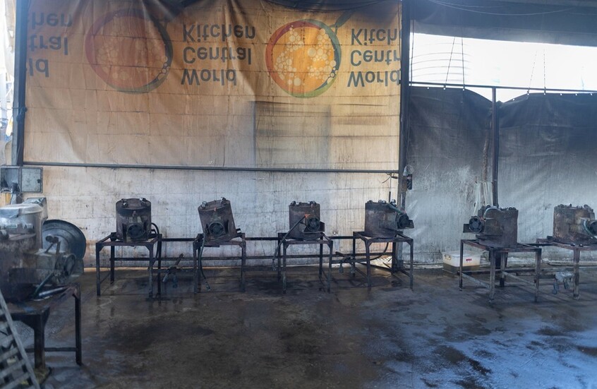 "المطبخ العالمي" يبلغ موظفيه عن التوقف عن العمل بسبب نفاد الإمدادات