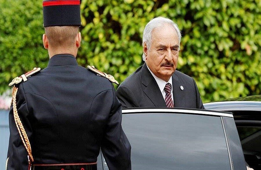 قائد القوات المسلحة الليبية خليفة حفتر يصل موسكو في زيارة رسمية