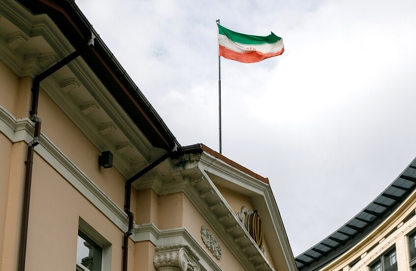 طهران ترد على نية ترامب بتغيير تسمية الخليج: الحقائق لا تتغير بقرارات تُوقع في الغرفة البيضاوية