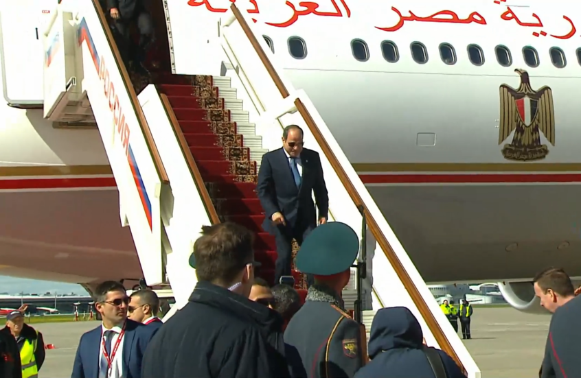 استقبال الرئيس المصري عبد الفتاح السيسي في مطار موسكو