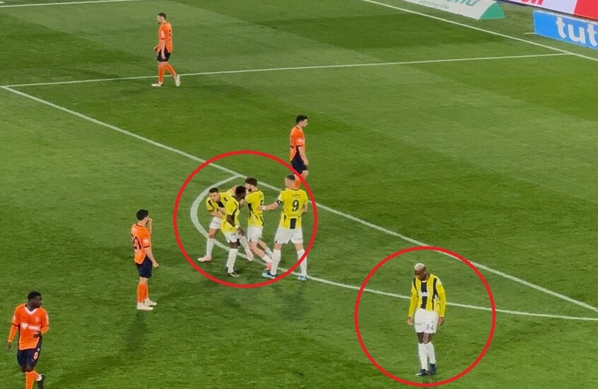 في مشهد غريب.. زميل تاليسكا في فنربخشه يحاول الاعتداء عليه (فيديو)