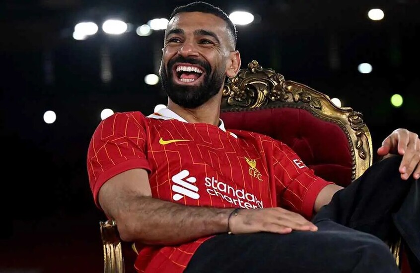 محمد صلاح يفاجئ الجميع ويفضل ميسي على نفسه (فيديو)