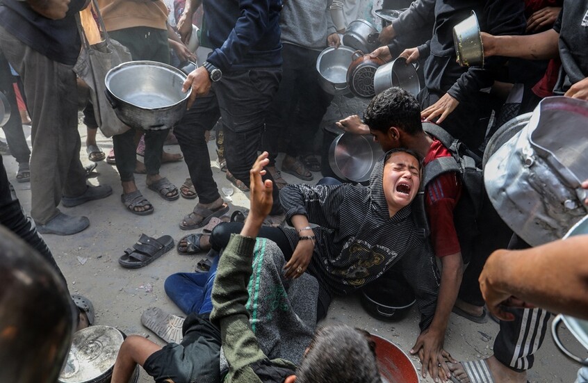 مقتل وإصابة عشرات الفلسطينيين في غزة وتحذيرات دولية من انهيار النظام الصحي