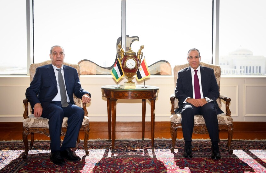 وزير الخارجية المصري يبحث مع نائب الرئيس الفلسطيني الوضع في غزة