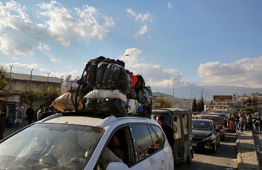 عائلات سورية لاجئة في لبنان تعود بشكل طوعي إلى بلادها (فيديوهات)