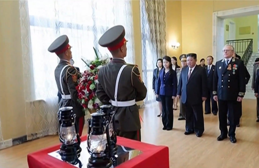 في ذكرى عيد النصر.. كيم جونغ أون يزور السفارة الروسية في بيونغ يانغ