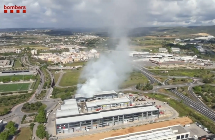 سحابة سامة في إسبانيا تجبر مواطني 5 بلدات على البقاء في منازلهم