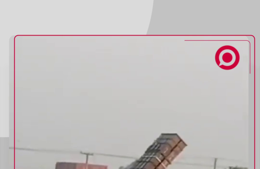 باكستانيون يتابعون لحظة إطلاق الصواريخ باتجاه الهند