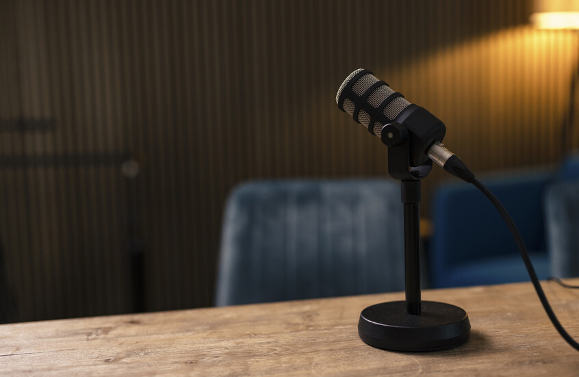 رغم خلاف قديم بينهما.. فنانة مصرية شهيرة تفجّر مفاجآت مع إعلامي عراقي مشهور وتثير تفاعلا (فيديو)